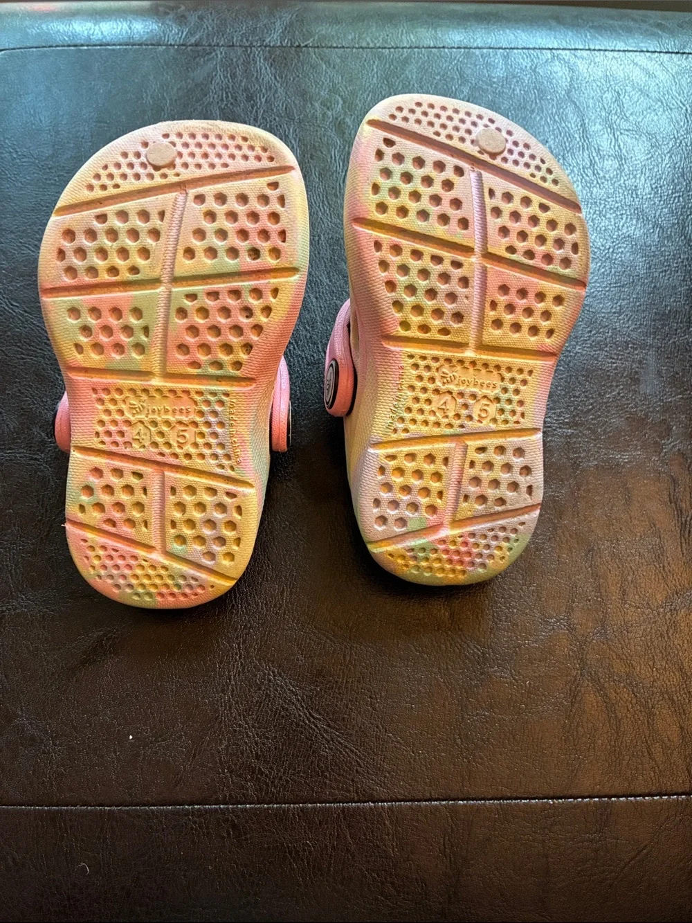 Joybees size 4/5 baby Kids Tie-Dye Slip-On Clog with Pink Strap